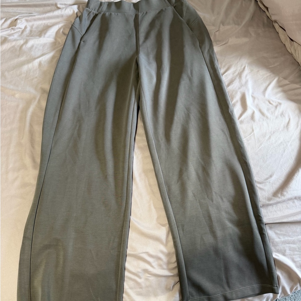 Women's Olive Green Wide-Leg Trousers